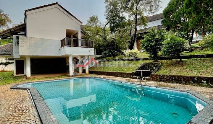 Rumah Bagus Halaman Luas Harga Menarik di Kemang Jakarta Selatan