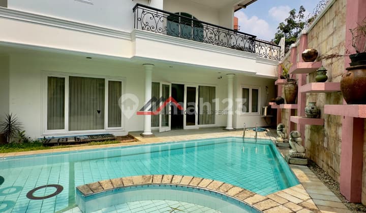 Rumah Dalam Compound Desain Classic Siap Huni di Ampera, Jakarta Selatan