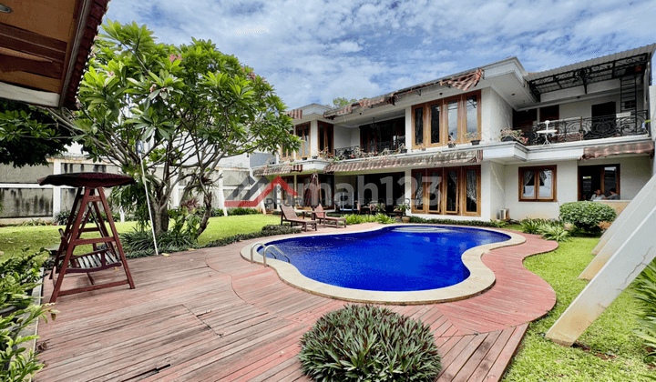 Rumah Mewah Lux Halaman Luas Lokasi Strategi di Kemang, Jakarta Selatan
