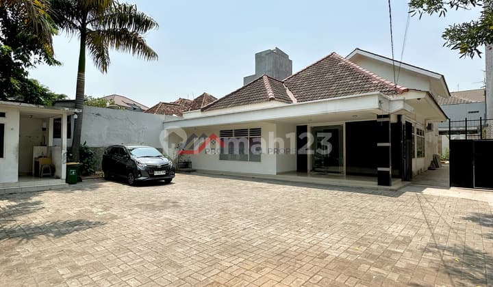 Rumah Lama Zona Komersil Lokasi Bagus di Tanah Abang, Jakarta Pusat