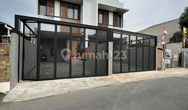Brand New House Industrial Design di Jati Padang, Jaksel