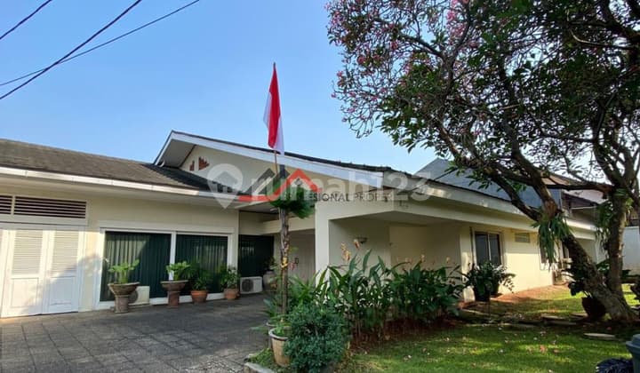 Cozy House With Swimming Pool and Quiet In Kemang, Jakarta Selatan