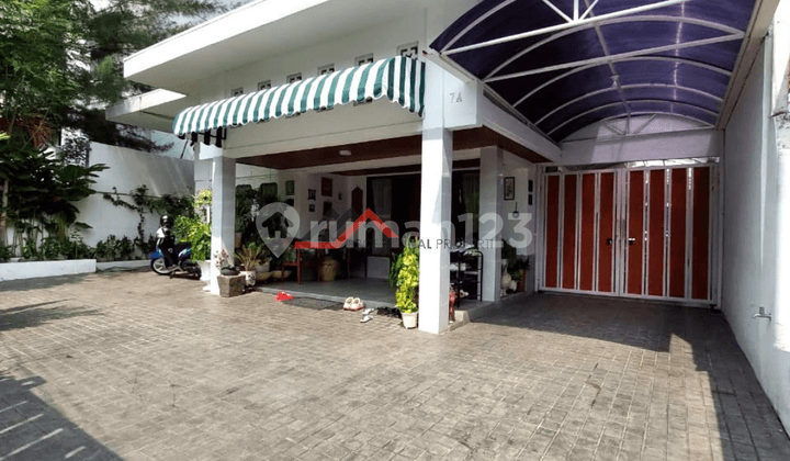 Rumah Lama Terawat Siap Huni Halaman Luas Di Area Menteng Jakpus