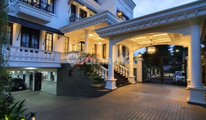 Rumah Mewah American Clasic Private Pool dan Furnish di Kemang Jakarta Selatan