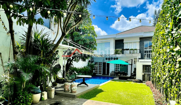 Rumah dalam TownHouse Lokasi Strategis Taman Luas di Mampang Prapatan, Jakarta Selatan