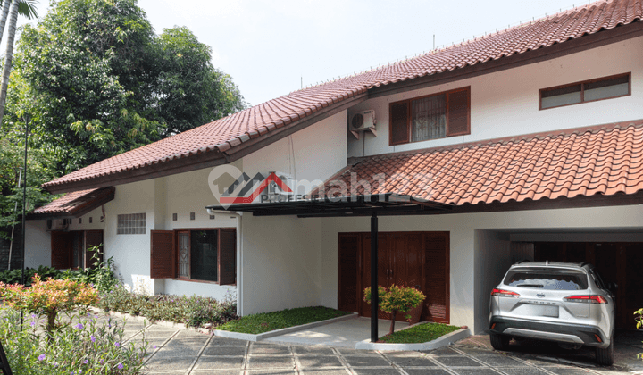 Rumah Cantik Strategis Dekat ke Pondok Indah Mall di Kebayoran Baru, Jakarta Selatan