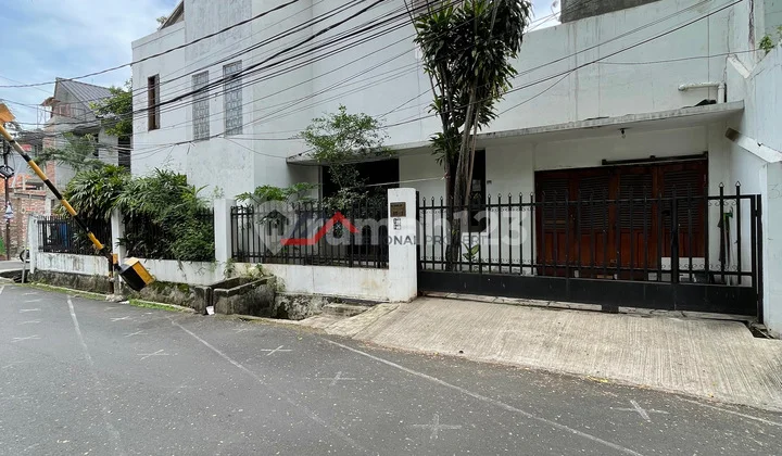 Rumah Lama Lokasi Strategis Dekat MRT di Cilandak, Jakarta Selatan
