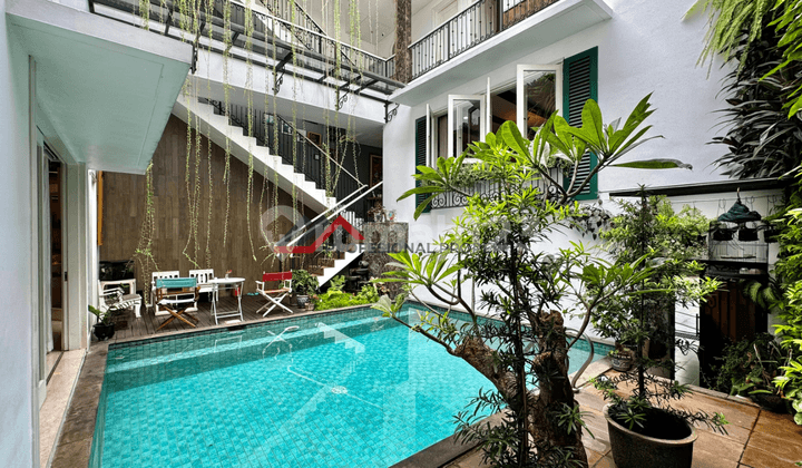 Rumah bagus full furnish dalam town house di area Kemang, Jakarta Selatan