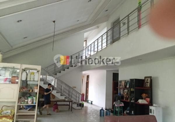 Rumah Elite di Jalan Bromo