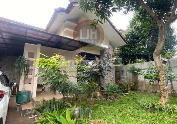 Villa house on Rindang Asih street.