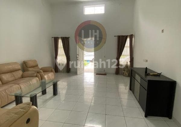 A nice and ready-to-occupy house in Taman Adenia, Graha Padma.