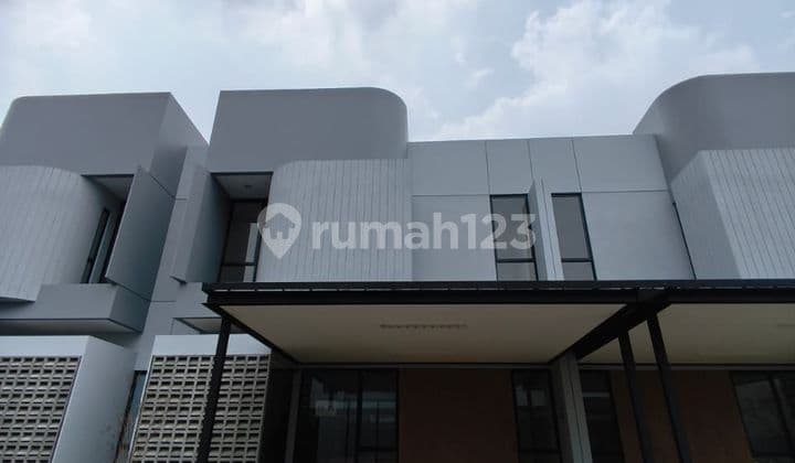 Rumah Baru Belum Pernah Huni di Suvarna Sutera Free AC