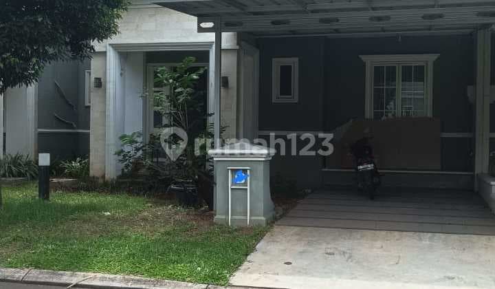 Disewakan Rumah 2 Lantai Sudah Renov Living Room Ada Kitchen Set