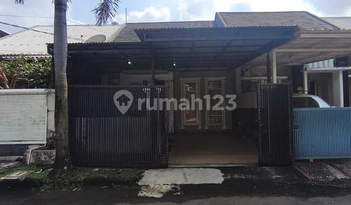 Translation: For Sale: Well-Maintained House in Serpong Park, Move-In Ready and Close to Toll!