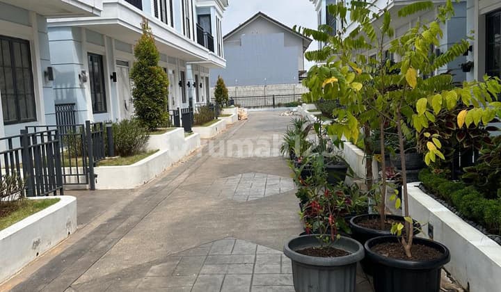 Rumah 3 Lantai Baru Unfurnished di Lavon, Cikupa Double Decker