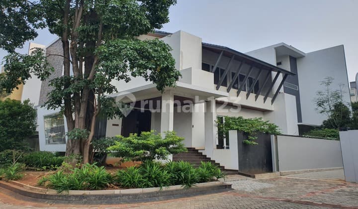 Rumah Mewah Bagus Hoek di Elang Laut, Pantai Indah Kapuk