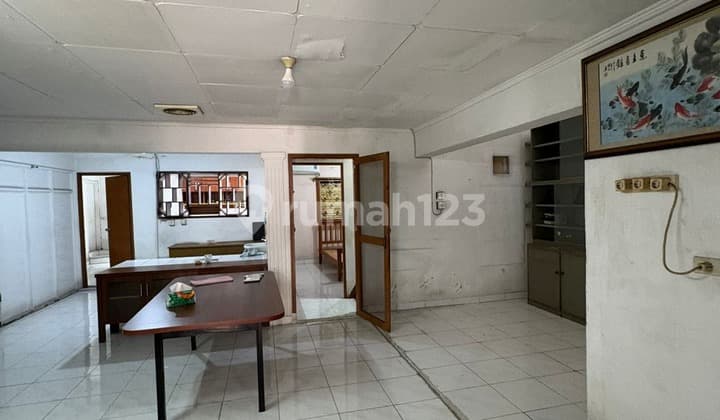 Disewakan Rumah di Pluit Barat. 1 Lantai Semi Furnish