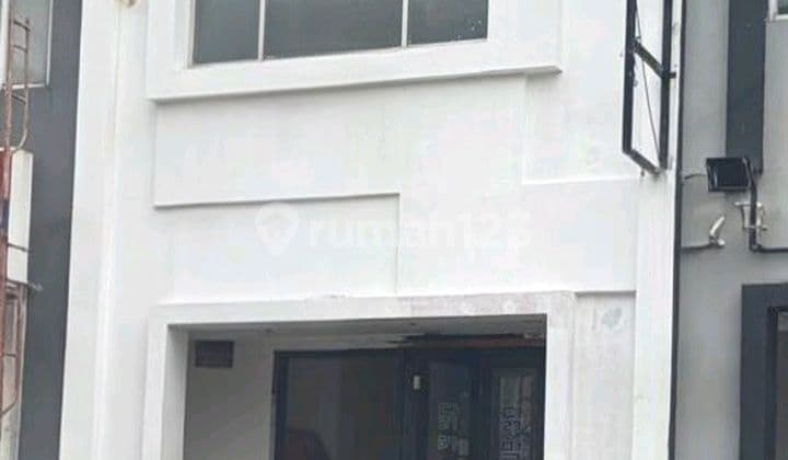 Ruko Strategis Pasar Paramount Gading Serpong di Pintu Keluar Mobil Pasar Modern Paramount, Jl. Kelapa Lilin Raya, Curug Sangereng, Kelapa Dua, Tangerang, Banten, Indonesia, 15810, Gading Serpong