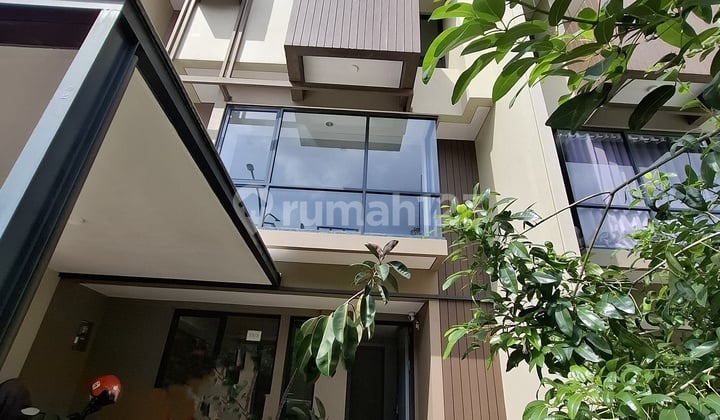Dijual Rumah Di Tabebuya B S D City, Tangerang Selatan.