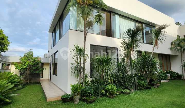 Modern luxury house design in Puri Cinere