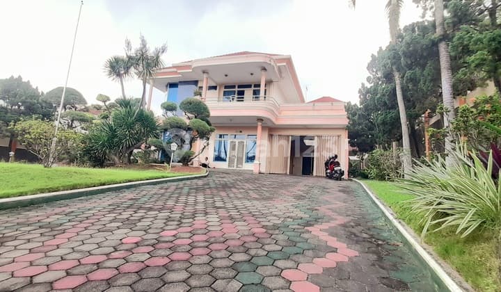 Rumah Mewah View Laut Beserta Kolam Renang