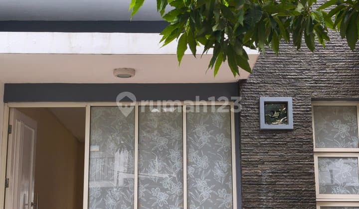 Rumah 2 Lantai,Cantik dan Menarik..Halaman Belakang Luas