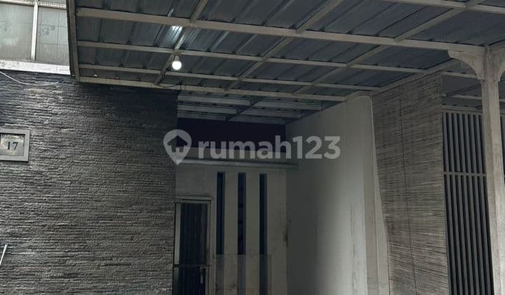 Rumah 2 Lantai Cantik dan Menarik.2 Tahun di Sewakan 135 Jt ..Dirapikan oleh Ownernya Apabila Ada Keborocan Plafon.