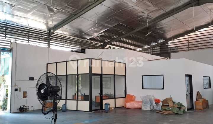 Warehouse, Shophouse, Shop, House on Alur Main Road, Rawa Badak, North Jakarta.