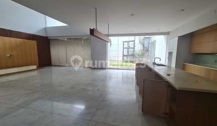 Rumah Semi Furnished di Perumahan Intercon Kebon Jeruk Jakarta Siap Huni