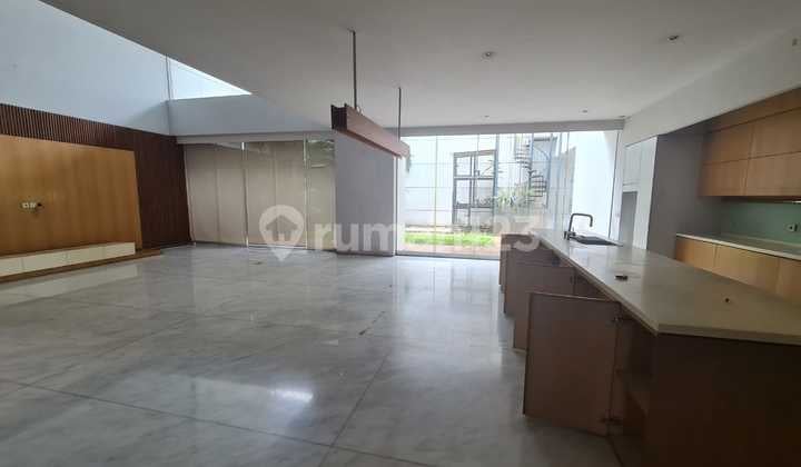 Rumah Semi Furnished di Perumahan Intercon Kebon Jeruk Jakarta Siap Huni
