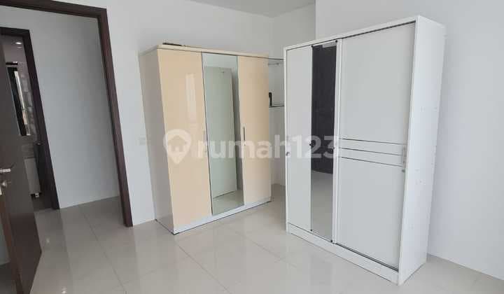 Apartemen St Moritz Tower Presidential 5 Kt Lantai Sedang Semi Furnished Puri Indah Jakarta Barat