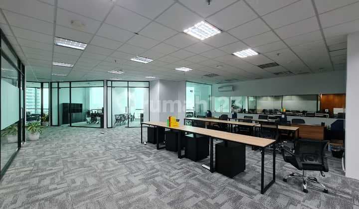 Disewakan Office St Moritz Lantai Sedang Semi Furnished Terkoneksi Ke Mall Lippo Puri Jakarta Barat