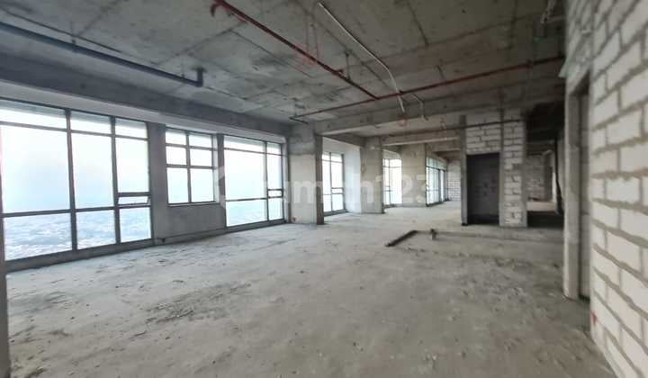 Apartemen St Moritz Tower Presidential Penthouse Kondisi Bare di Puri Indah Jakarta Barat