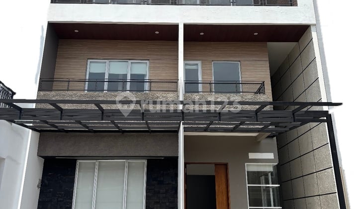 Rumah Baru 3 Lantai di Alam Sutera Tangerang Siap Huni