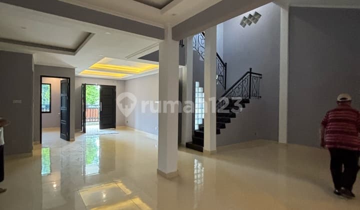 Rumah Cantik Siap Huni Depan Taman Di Bsd Tangerang Selatan