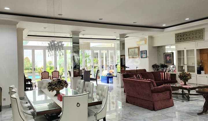 Rumah Bagus Asri Ada Pool di Kemang Utara Jakarta Selatan