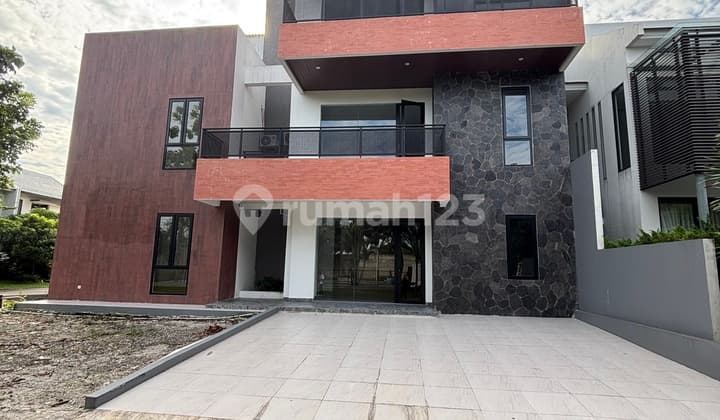 Beautiful New House in Alam Sutera Tangerang Banten Near Sport Club