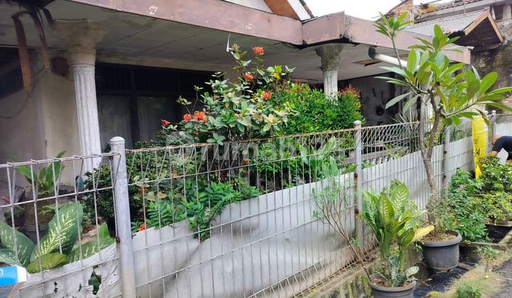 Old House Can Build Boarding Houses or Rental Houses