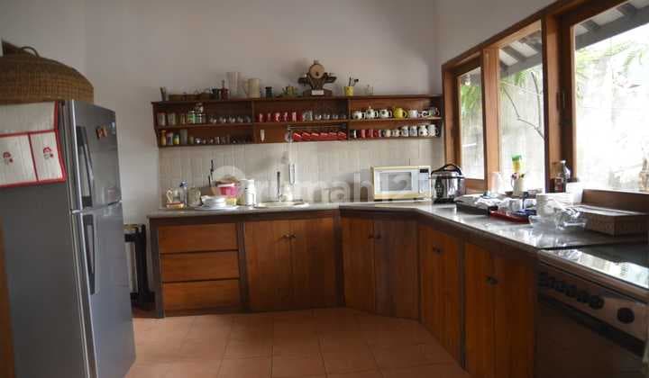 Dijual Cepaat Rumah Luas 1011m, 2 lantai di Vila Melati Mas