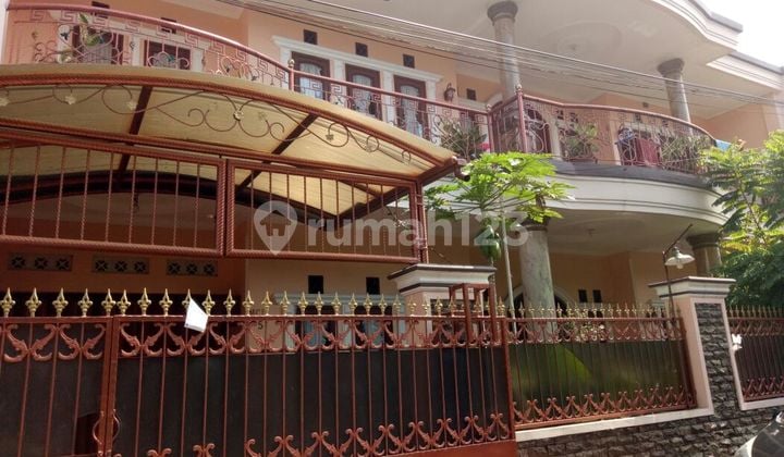 Rumah Bergaya Mediterania Dekat Tol Kopo Murah