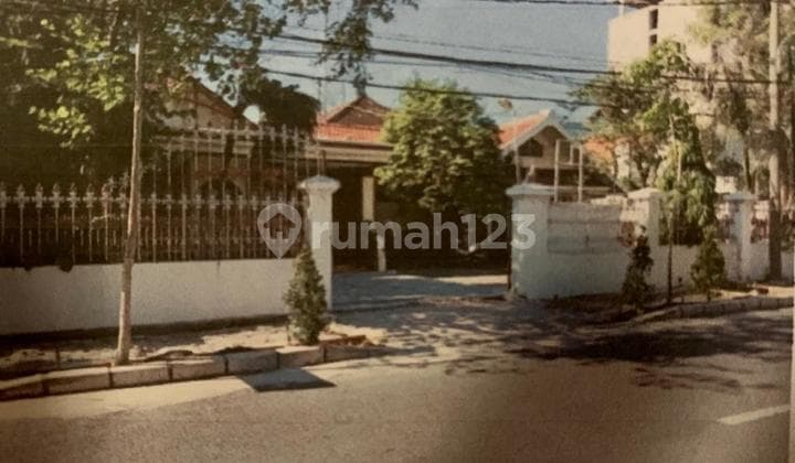 Rumah Dijual di Area Prestisius di Tengah Kota Surabaya.