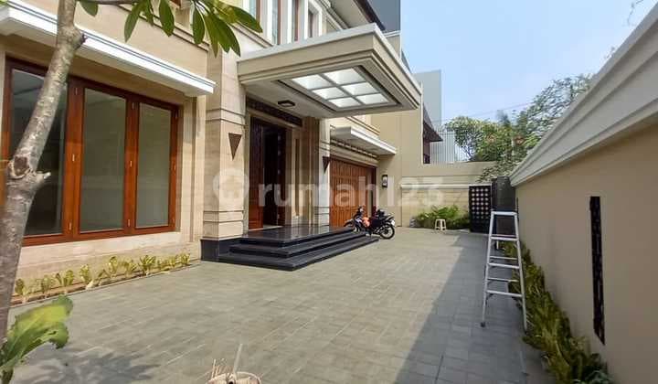 Rumah Lux Bangunan 2021 di Pondok Indah. Ada Pool.