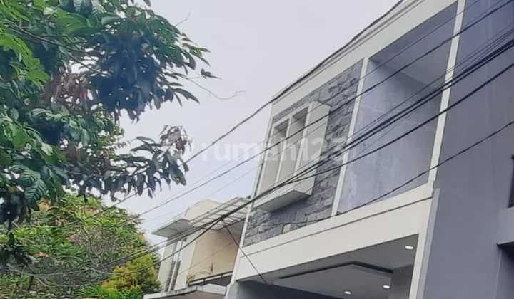 Dijual Rumah 2,5 Lantai Lingkungan Asri di Ciputat. Unfurnished