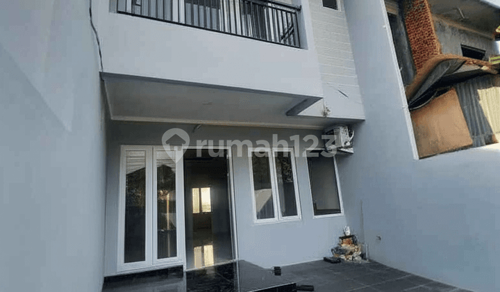 Rumah 2 Lantai Minimalis Baru di Cireundeu. Bagus. Tidak Banjir.