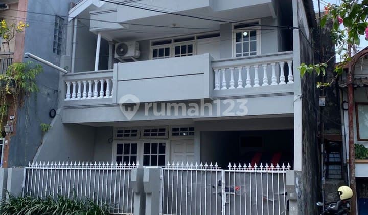 For Sale 2-Story House 7 X 14 M² in Kemanggisan, West Jakarta