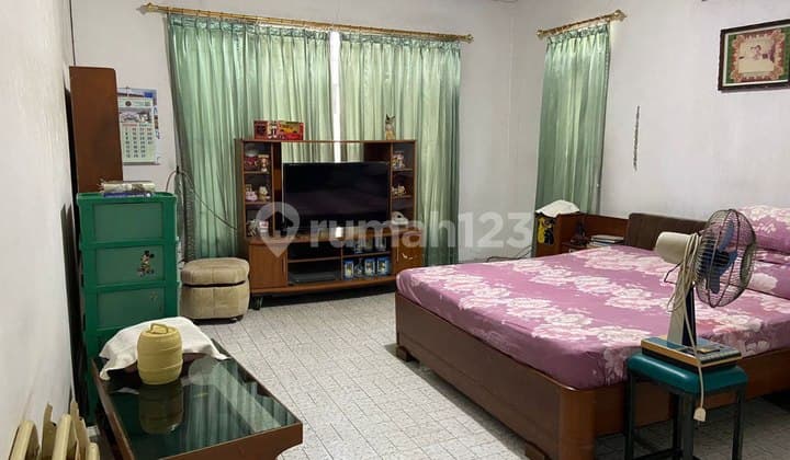 Rumah Lokasi Strategis Depan Jalan Utama Kedoya Raya