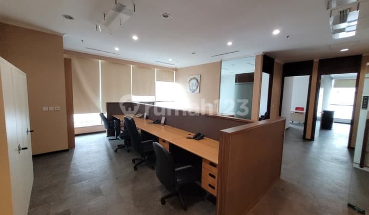 Disewakan Siap Huni Office Space Luas 285M² @ Apl Tower , Central Park