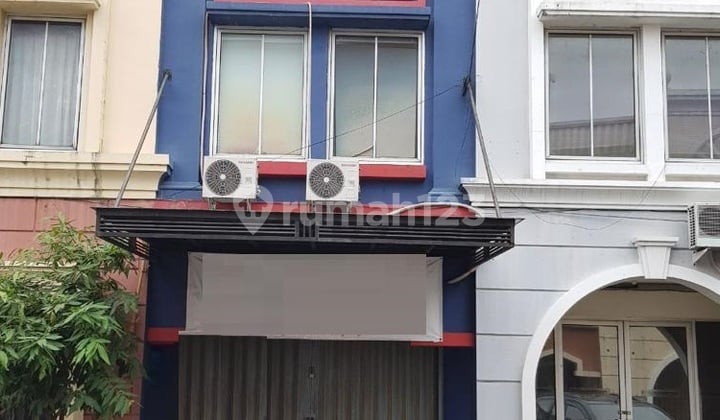 Ready-to-use shophouse in a Commercial, Busy & Strategic area.