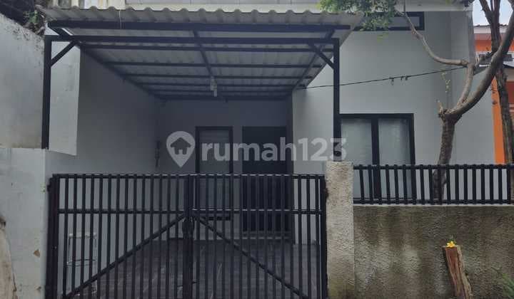 Ready-to-live brand new house in Bintaro sector 4.