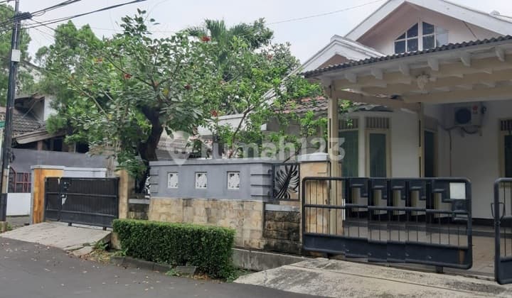 Ready-to-Occupy House with a Spacious Yard in Bintaro Sector 4